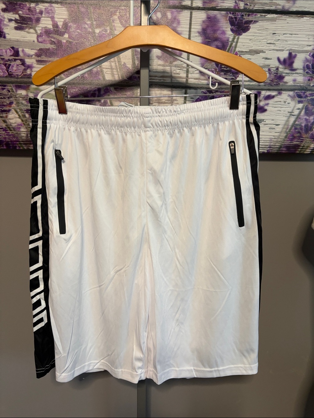Men's Ultra Performance  Athletic Shorts with Black Side Panels Size L NWOT
